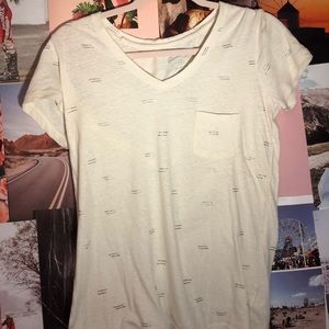 💛 Simple Cream Tee with Small Sparkly Details 💛